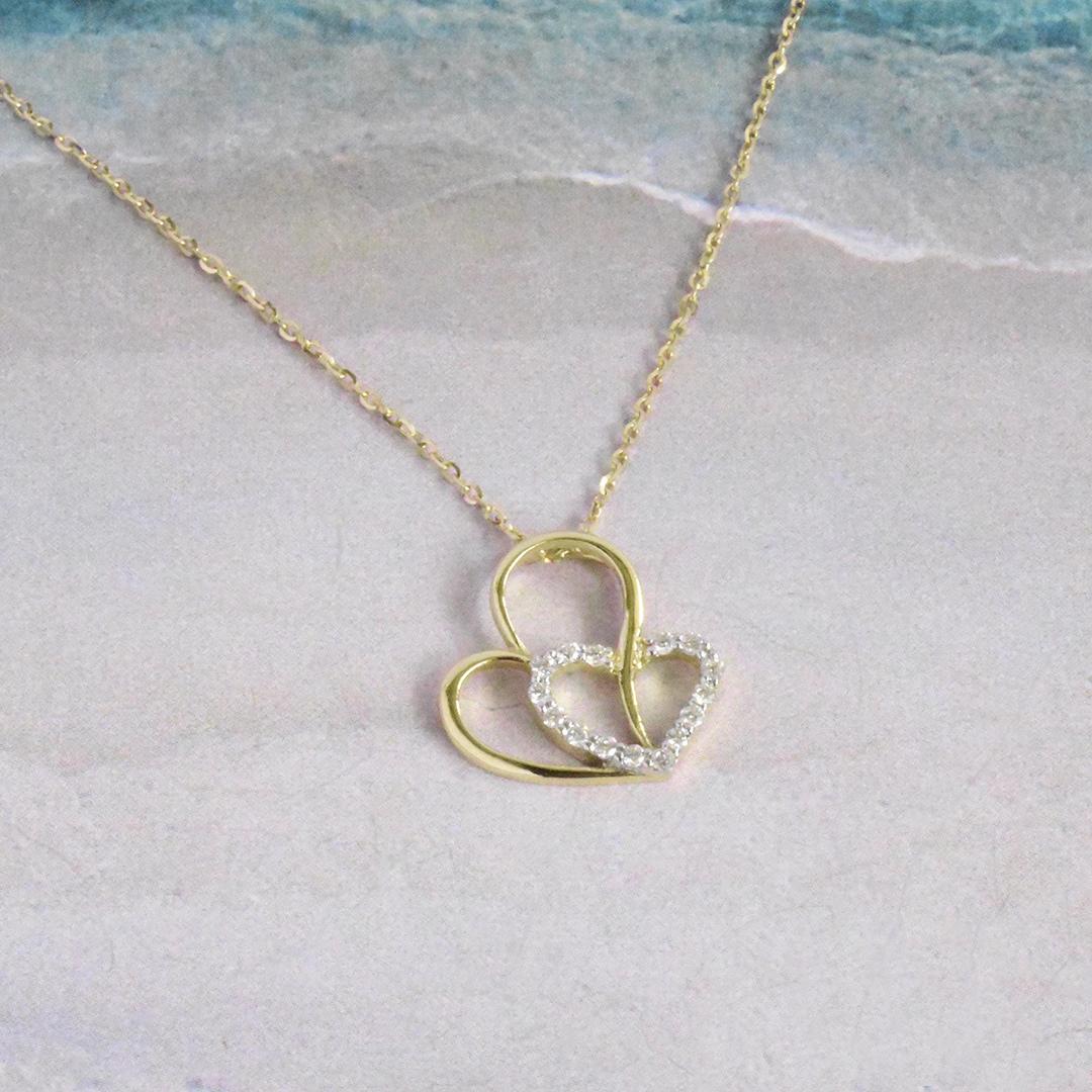 Taille ronde Collier en forme de cœur en or 18 carats avec diamants micro-pavés en vente