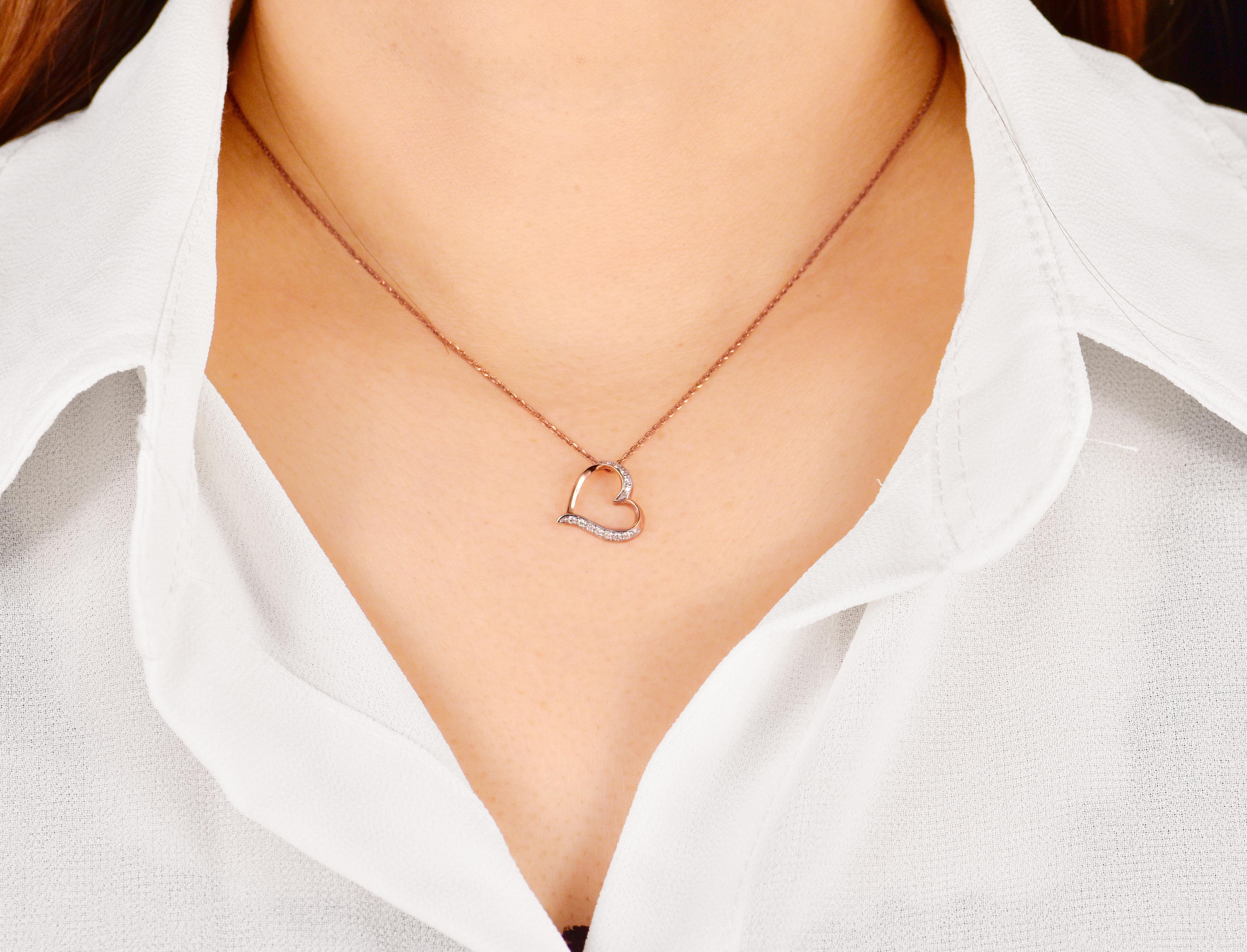 18k Gold Diamond Heart Pendant Necklace Valentine Jewelry For Sale 7