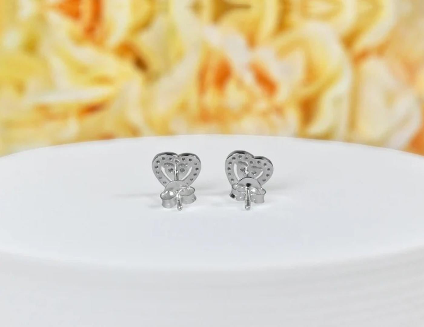 Women's or Men's 18k Gold Diamond Heart Stud Earrings Bride Earrings For Sale