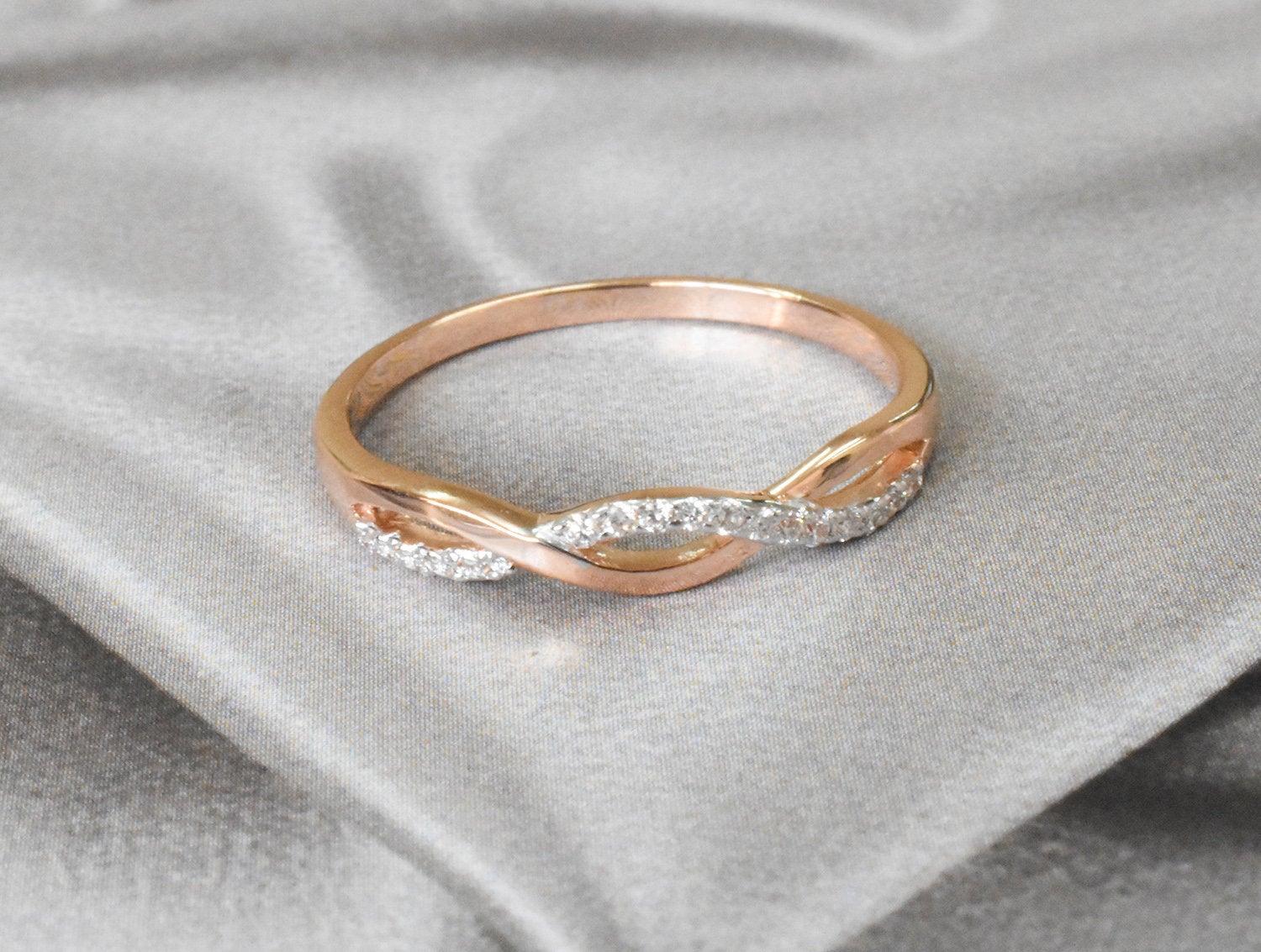 For Sale:  18k Gold Diamond Infinity Band Wedding Ring 7
