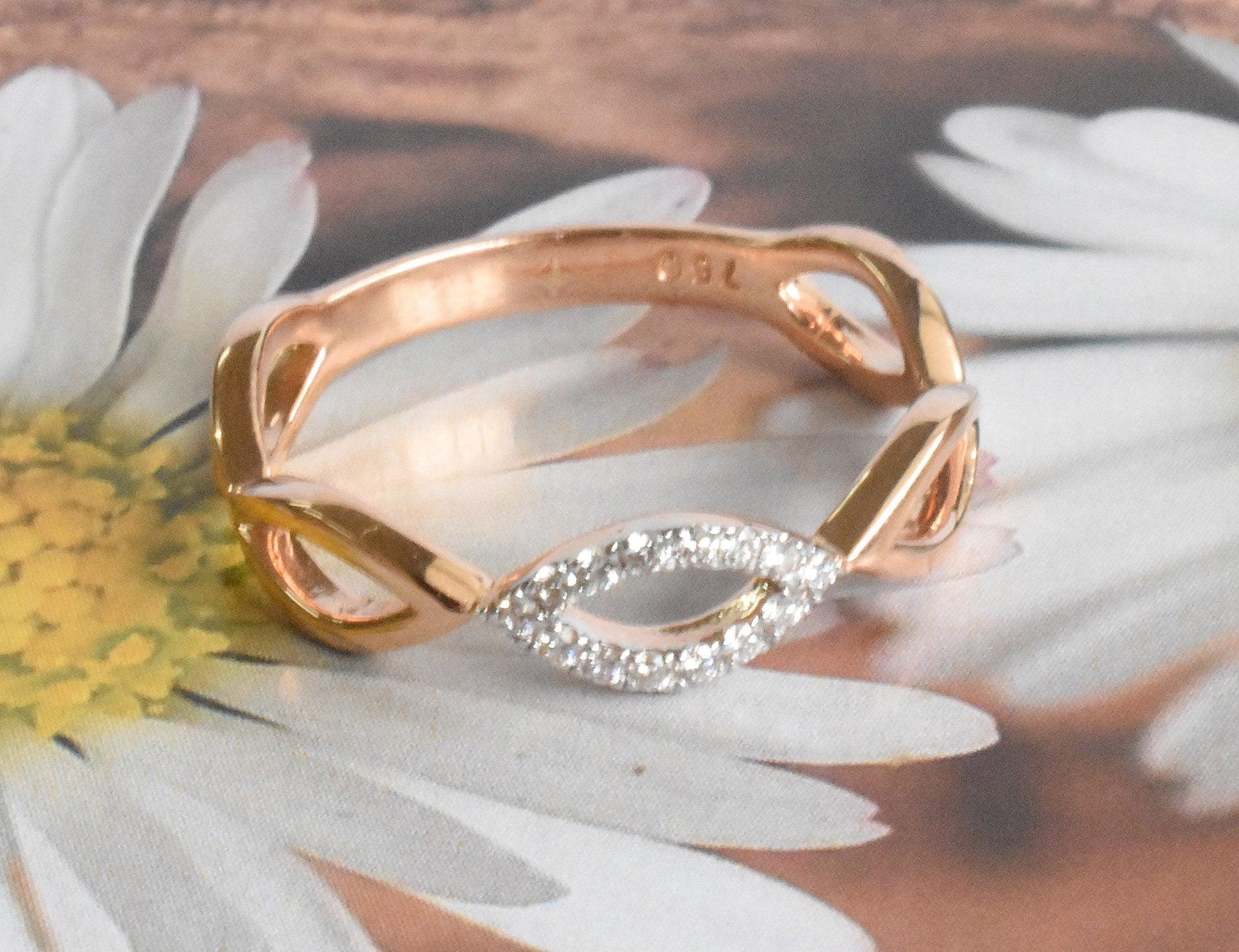 Im Angebot: Verlobungsring, 18 Karat Gold Diamant Unendlichkeitsring, gedrehter Ring, Diamant () 6