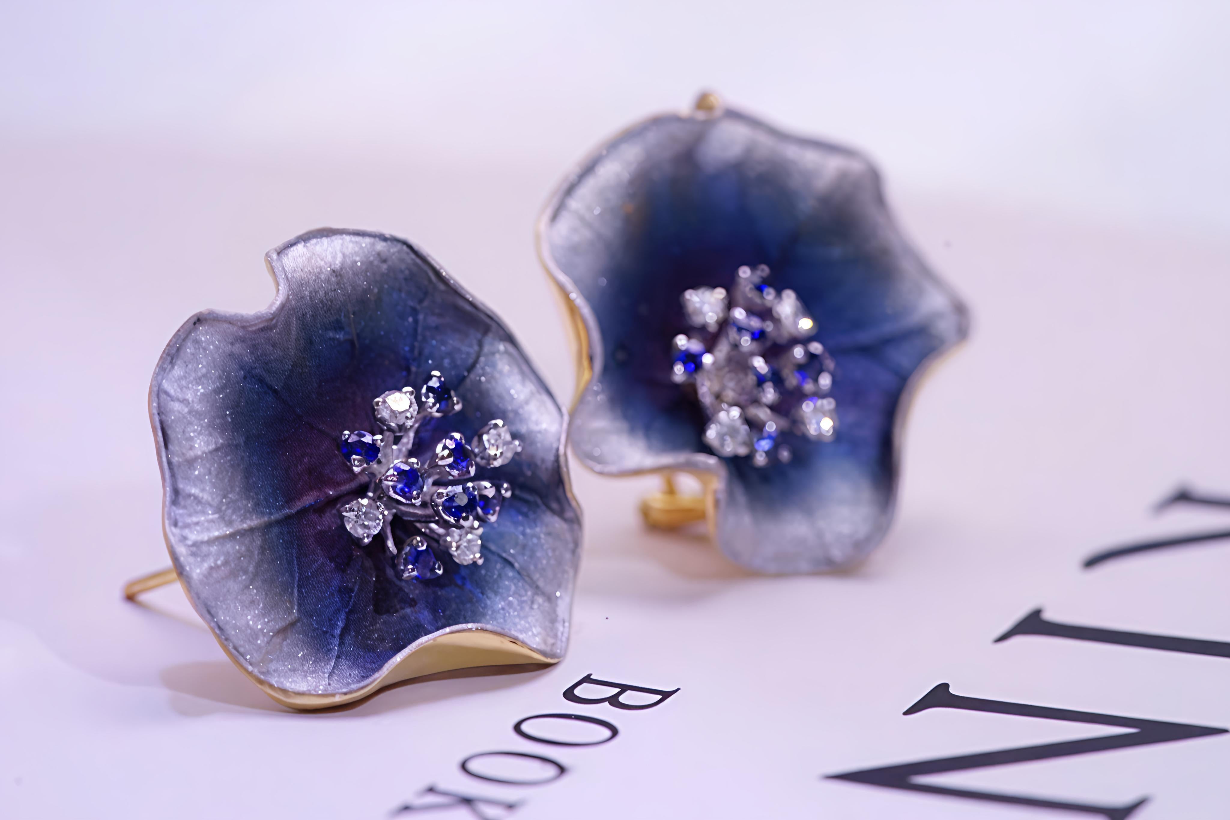 18K Gradient Colored Lotus Designed Blue Sapphire and Diamond Earrings In New Condition For Sale In Kowloon, HK
