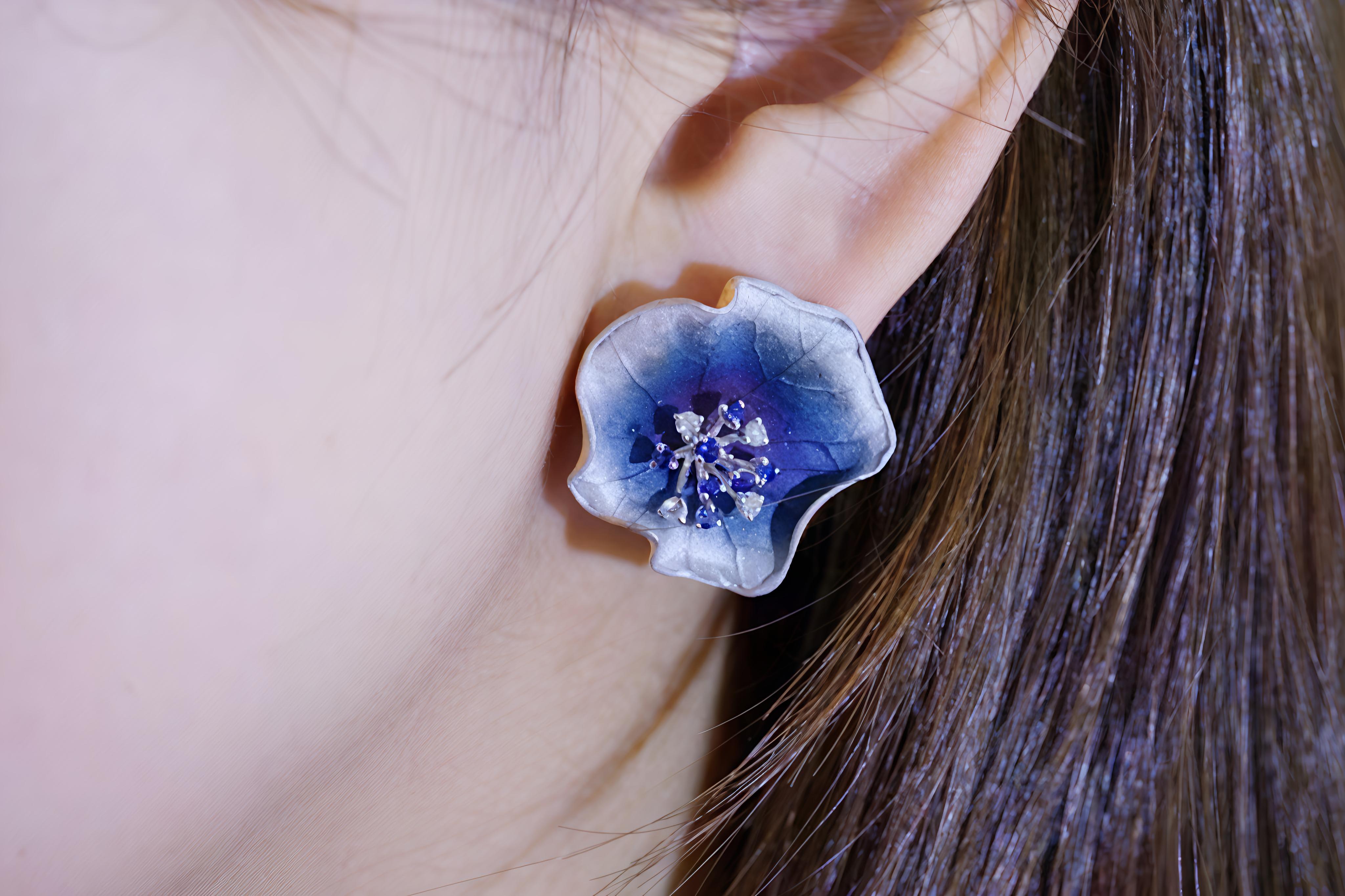 18K Gradient Colored Lotus Designed Blue Sapphire and Diamond Earrings For Sale 2