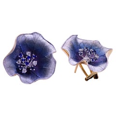 Pendientes de zafiro azul y diamantes con diseño de loto de color degradado de 18 quilates