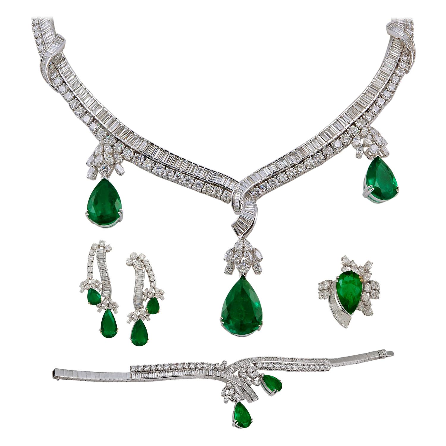 18k Gold Diamond, Pear Shape Emerald Necklace Suite For Sale