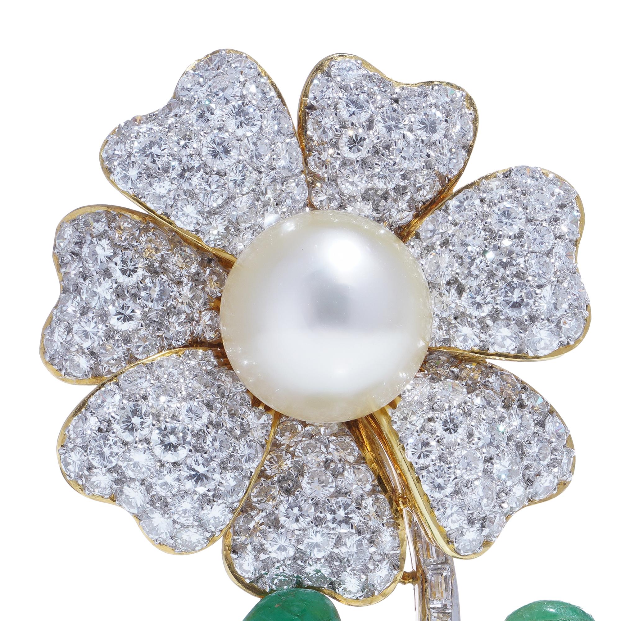 Spilla a fiore in oro 18 carati con diamanti, perle e smeraldi in vendita 1