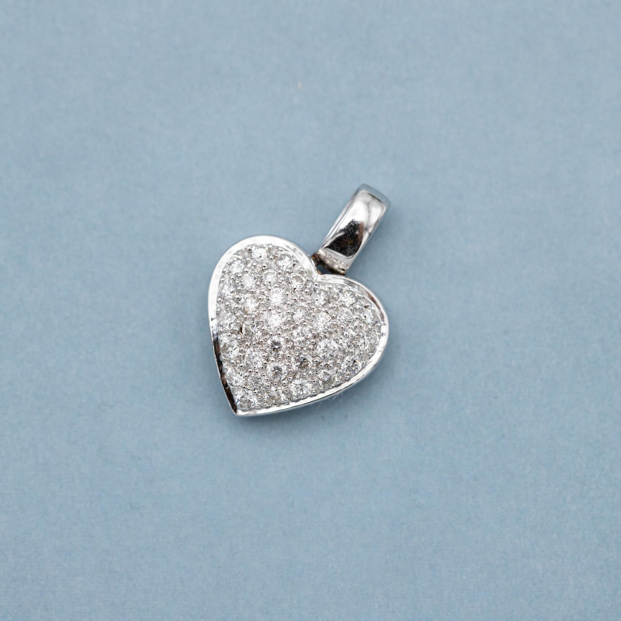 Women's or Men's 18k gold diamond pendant - Vintage solid gold heart charm - Romantic gift For Sale