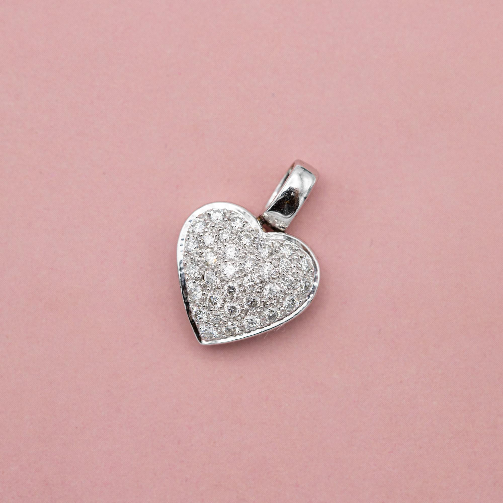 18k gold diamond pendant - Vintage solid gold heart charm - Romantic gift For Sale 2