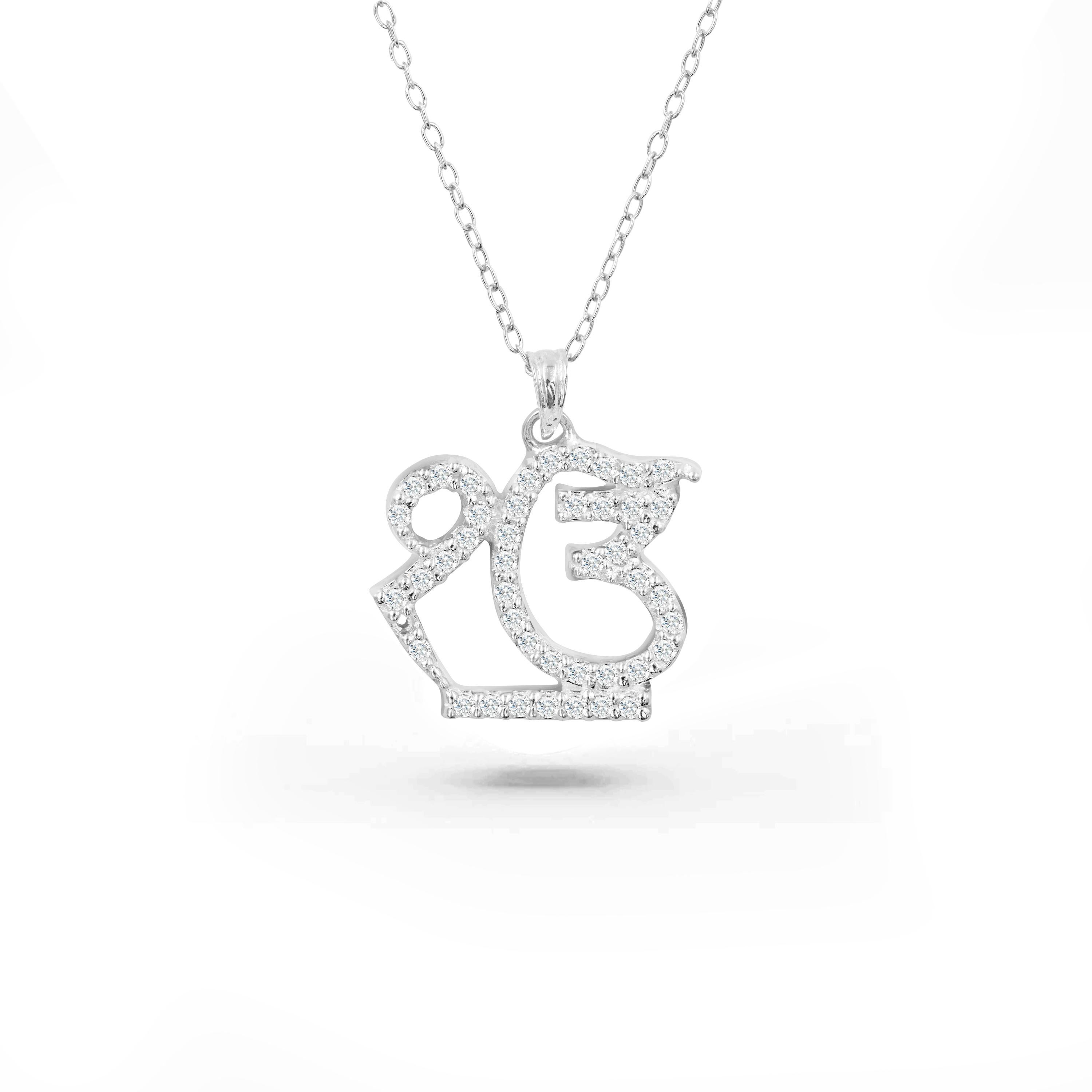 Moderne Pendentif religieux Ik Onkar religieux en or 18 carats avec diamants 0,3 carat  en vente