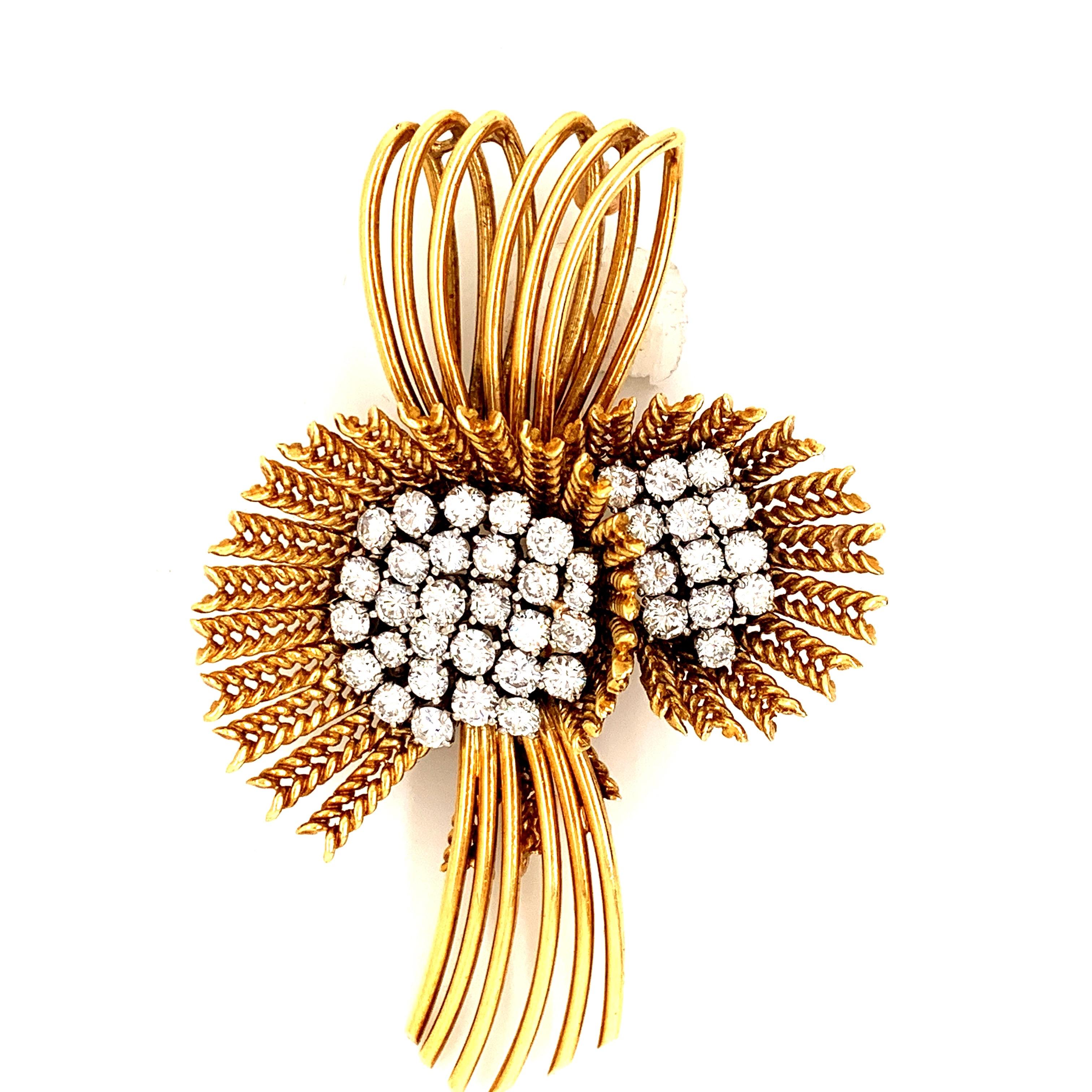 18 Karat Gold Diamond Retro Flower Brooch Pin In Excellent Condition For Sale In New York, NY