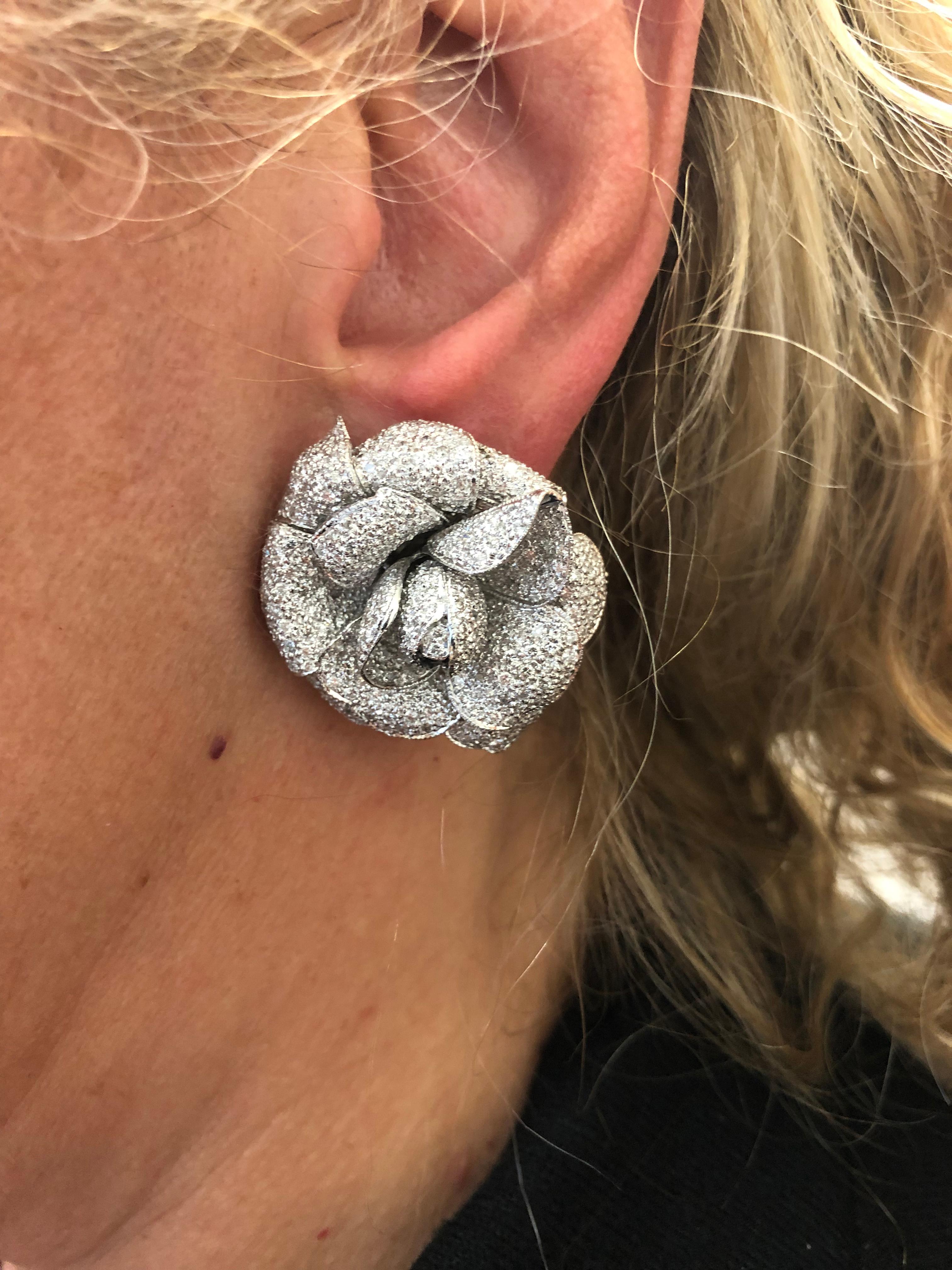 Round Cut 18K Gold Diamond Rose Earrings For Sale
