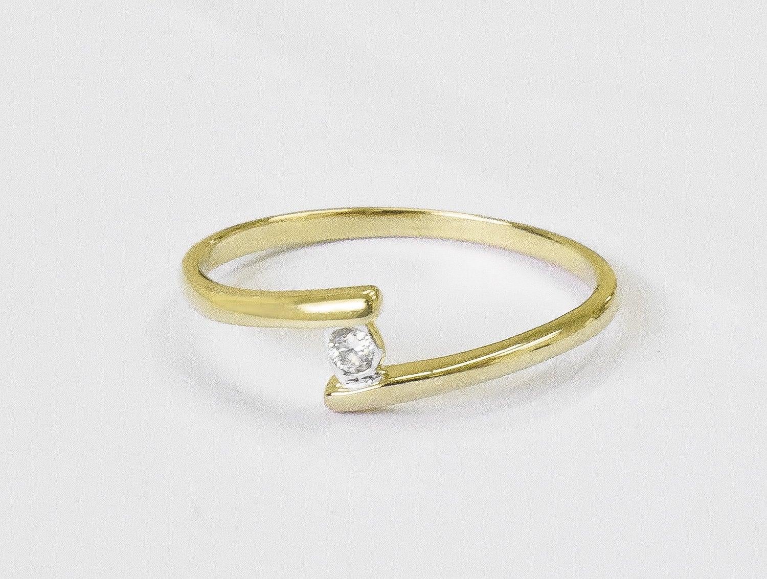 For Sale:  18k Gold Diamond Round Diamond Solitaire One Diamond Ring 5