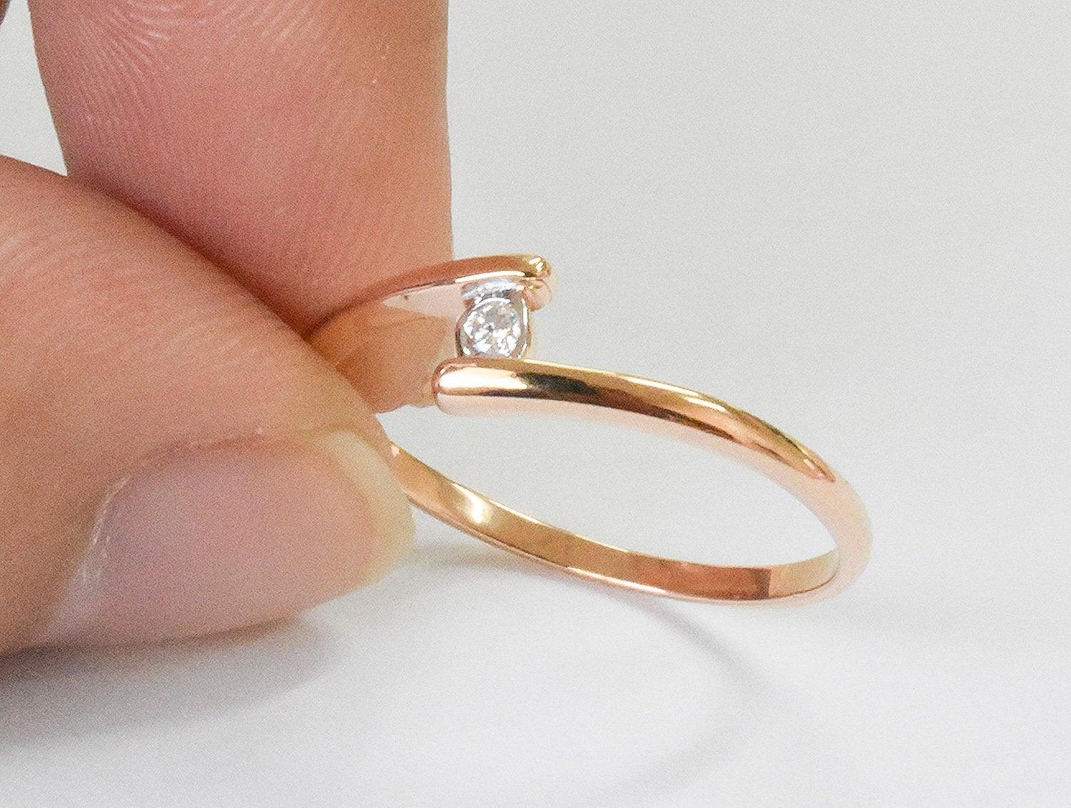 For Sale:  18k Gold Diamond Round Diamond Solitaire One Diamond Ring 9