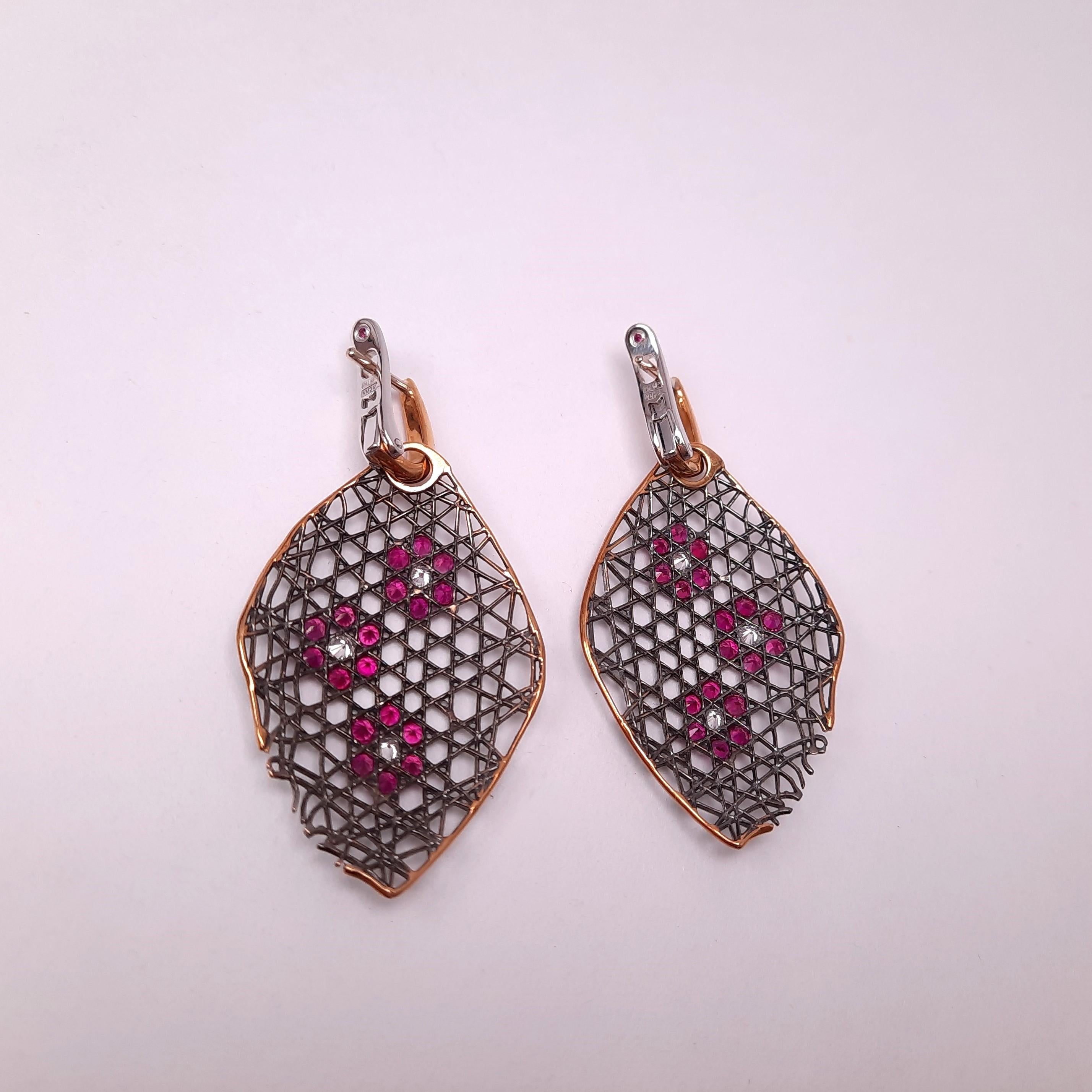 Round Cut 18K Gold Diamond Ruby Dangling Earrings For Sale