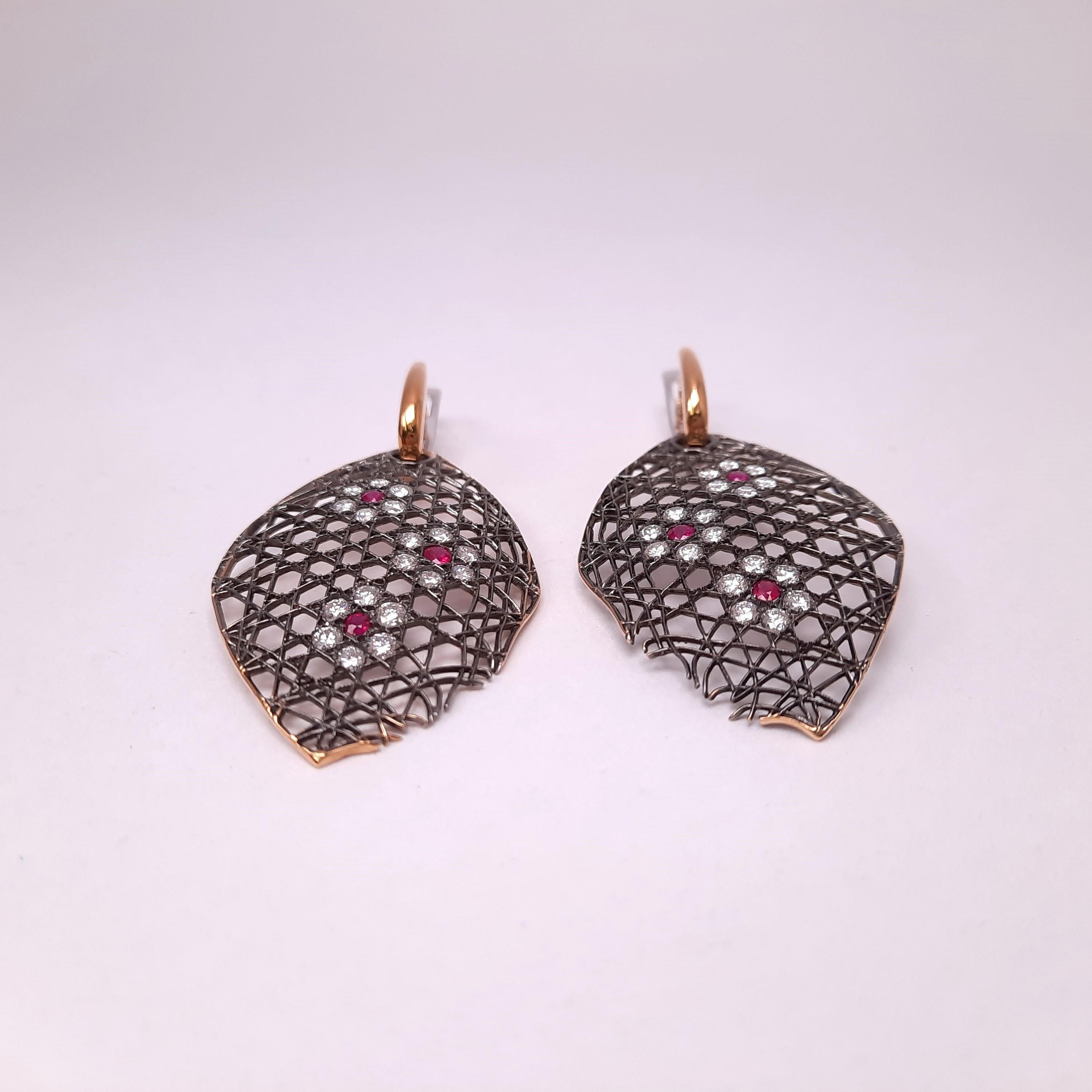 Round Cut 18K Gold Diamond Ruby Dangling Earrings For Sale