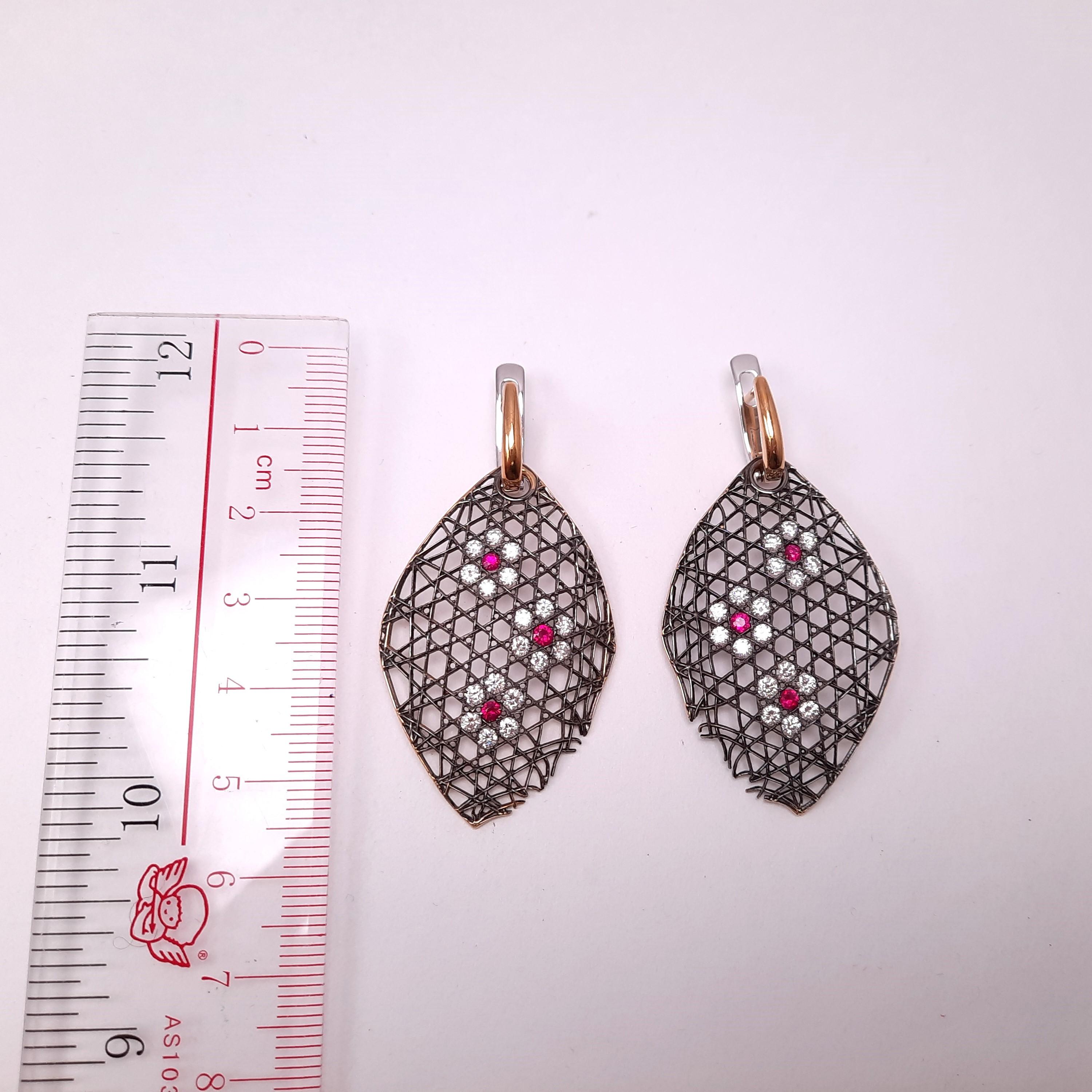 18K Gold Diamond Ruby Dangling Earrings In Excellent Condition For Sale In Hong Kong, HK