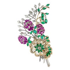 Broche bouquet de fleurs en or 18 carats, diamants, rubis et émeraudes, faite à la main