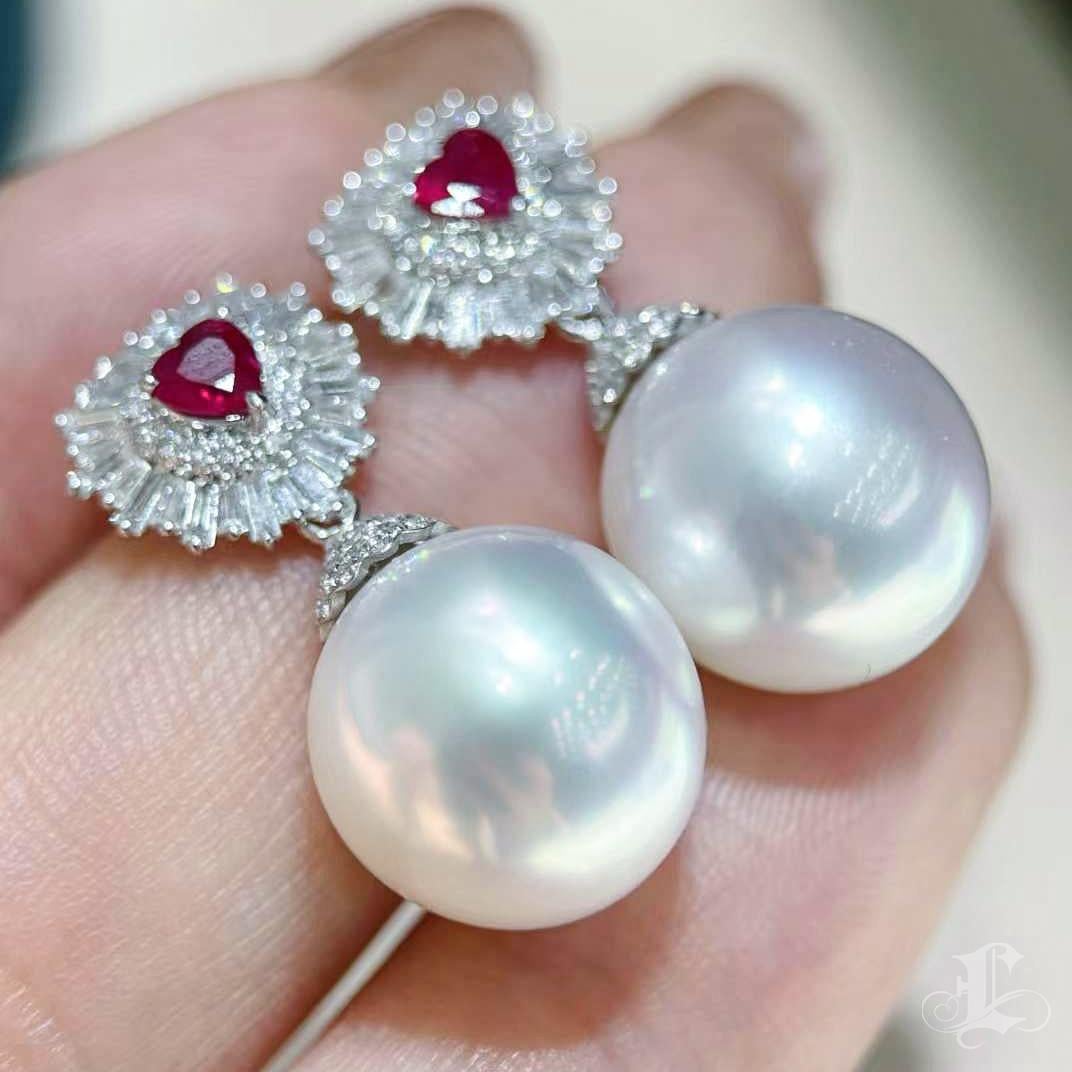 【Crown Radiance】Crown of Heart Aurora Südseeperlen Cabrio-Ohrringe im Zustand „Neu“ im Angebot in New York, NY