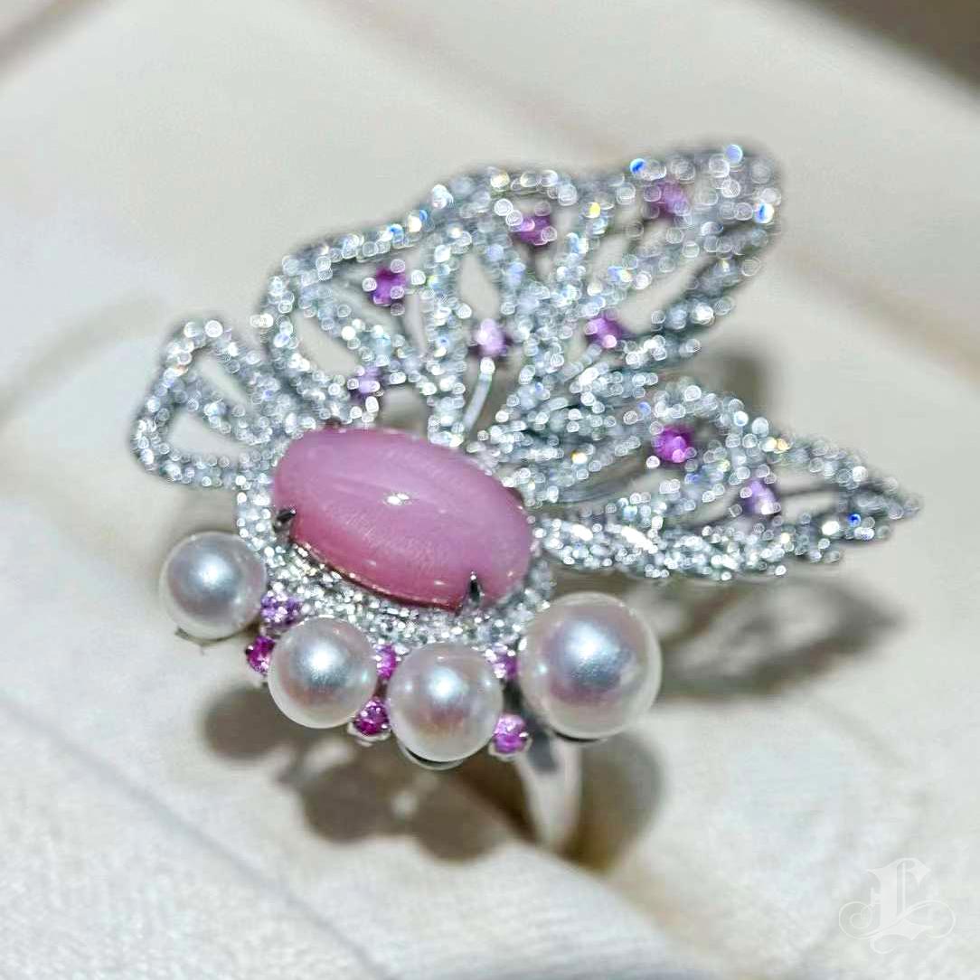 Grezzo Anello Farfalla con perle di conchiglia con ali d'aurora - 2,18ct in vendita