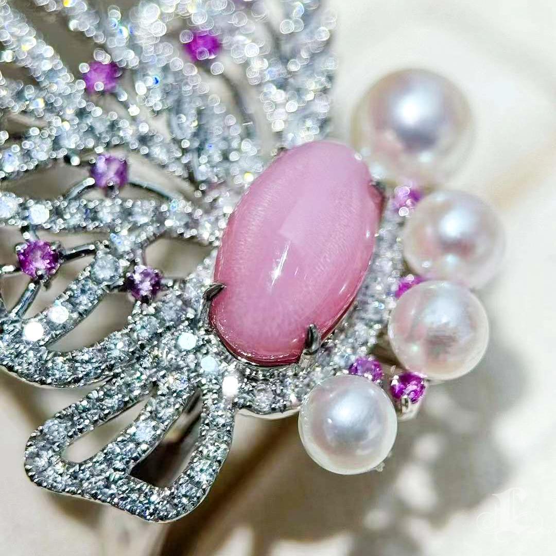 Donna Anello Farfalla con perle di conchiglia con ali d'aurora - 2,18ct in vendita