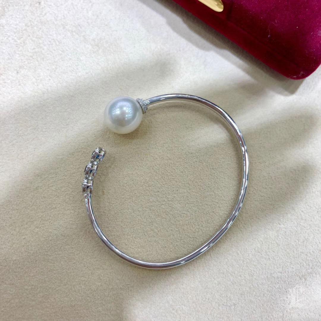 【Geometría Esculpida】Línea Celestial Perla del Mar del Sur Zafiro Diamante Pulsera en venta 3