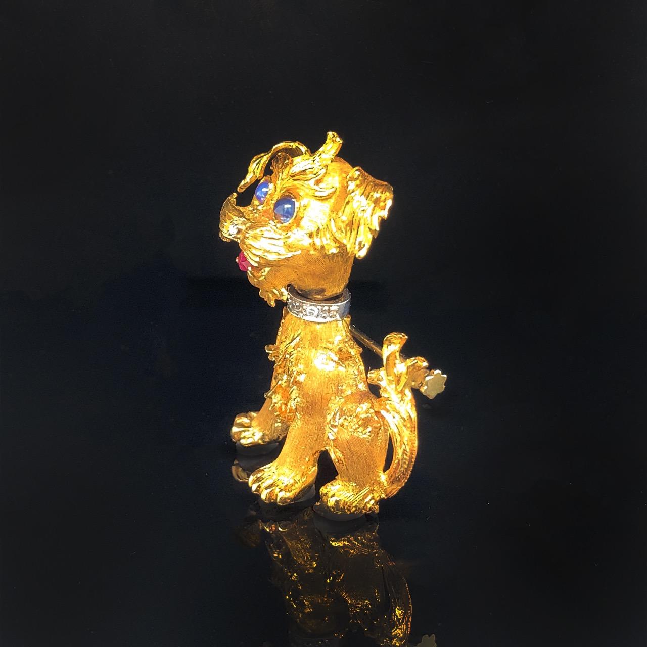 Schnauzer Hundebrosche aus 18 Karat Gold, Diamanten, Saphiren und Rubinen (Cabochon) im Angebot