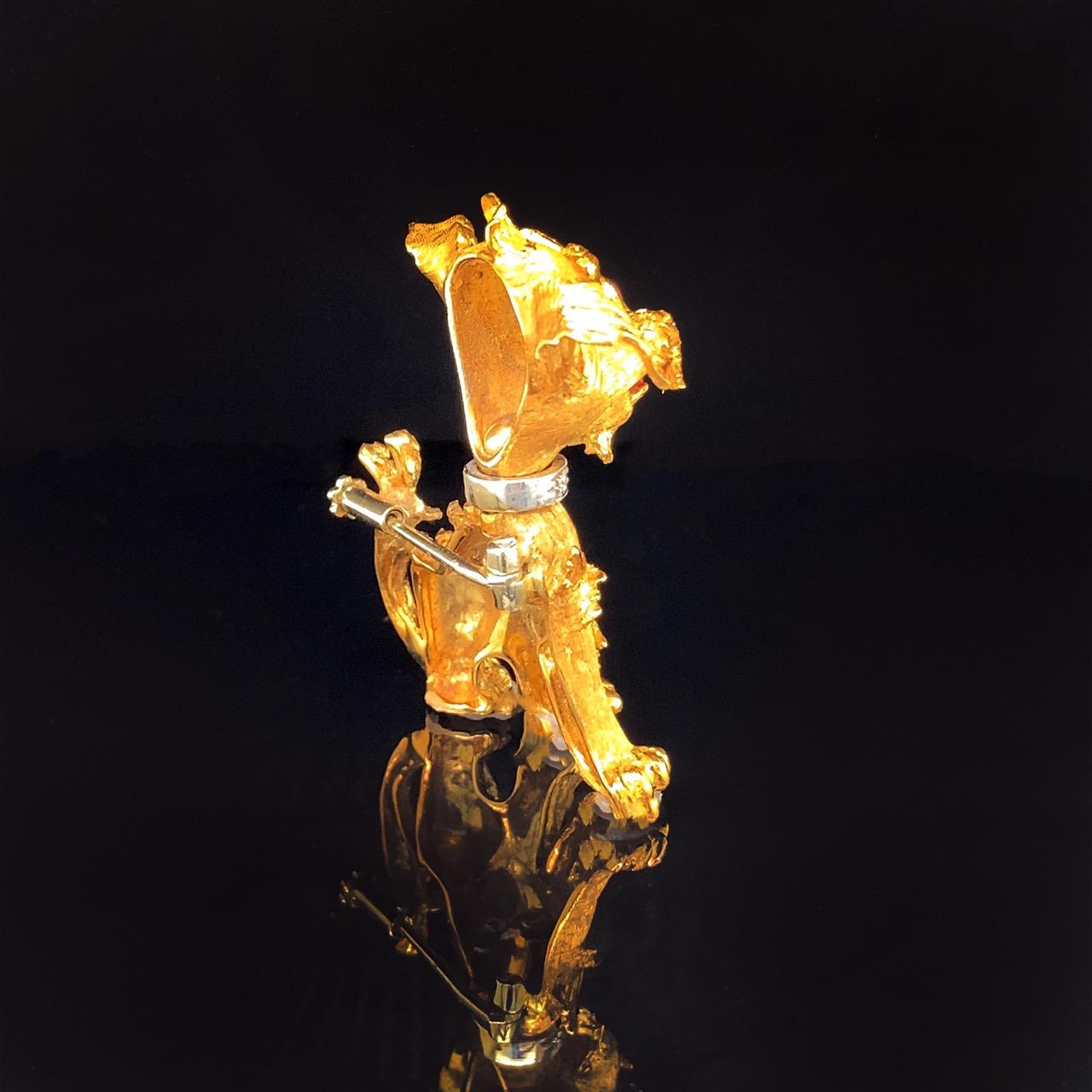 Schnauzer Hundebrosche aus 18 Karat Gold, Diamanten, Saphiren und Rubinen im Zustand „Gut“ im Angebot in Idar-Oberstein, DE