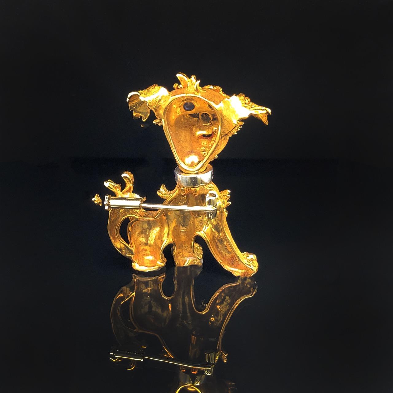 Schnauzer Hundebrosche aus 18 Karat Gold, Diamanten, Saphiren und Rubinen für Damen oder Herren im Angebot