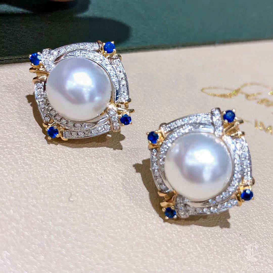 【Crown Radiance】 Aurora South Sea Pearl & Sapphire Diamond Stud Earrings In New Condition For Sale In New York, NY