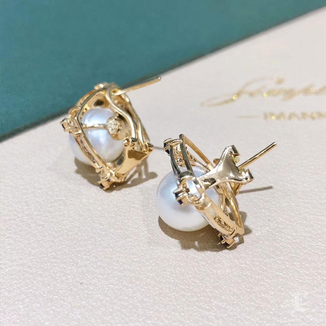 【Crown Radiance】 Aurora South Sea Pearl & Sapphire Diamond Stud Earrings For Sale 2