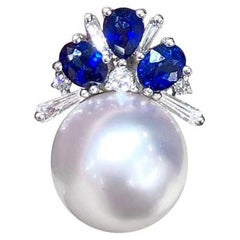 【Crown Radiance】Royal Bloom Aurora Pendentif en perles des mers du Sud, saphirs et diamants