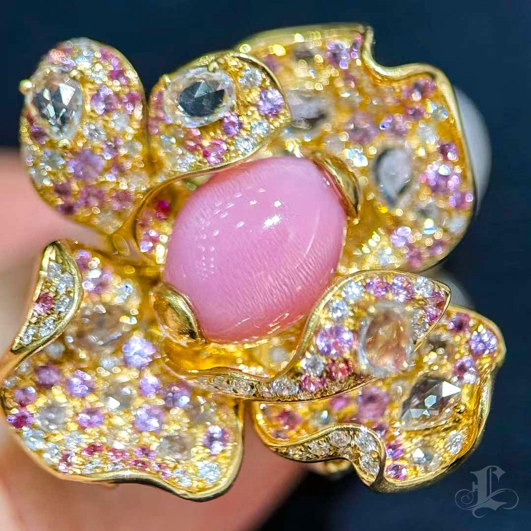 【Conchéa】Flaming Bloom Joyería de 3 conchas y zafiros - 3.6ct en Nuevo estado para la venta en New York, NY