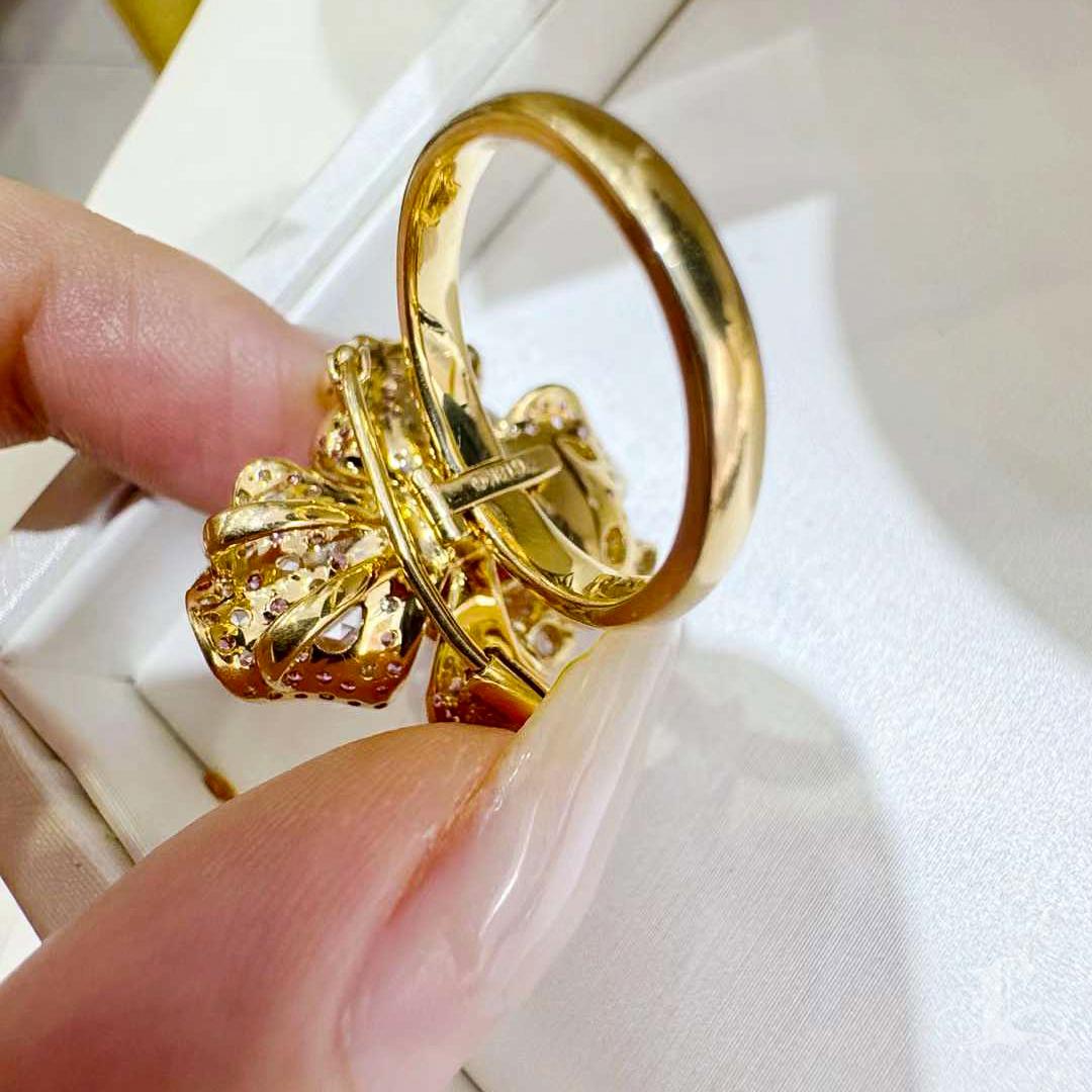 【Conchéa】Flaming Bloom Joyería de 3 conchas y zafiros - 3.6ct en venta 4