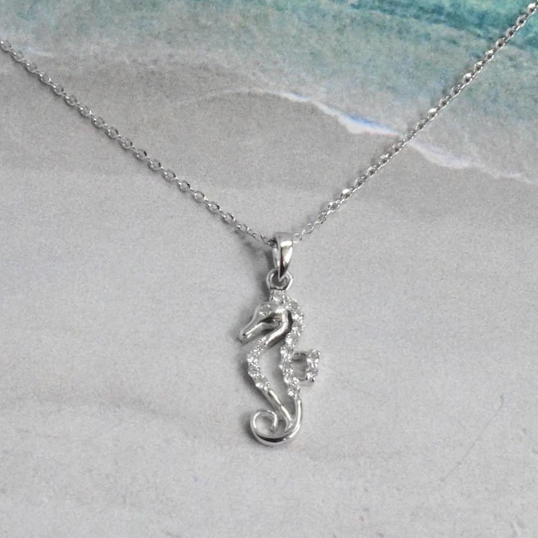 Round Cut 18k Gold Diamond Seahorse Charm Necklace Nautical Beach Jewelry For Sale