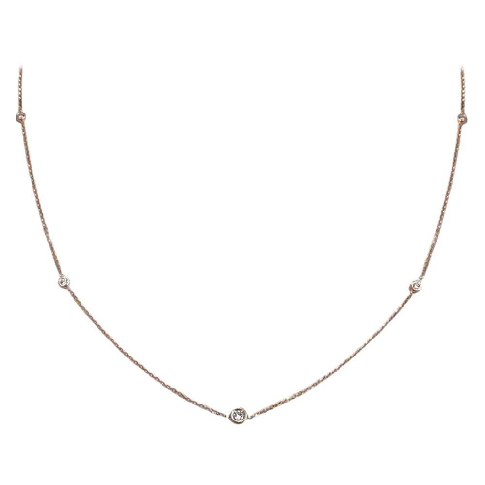 Collana con solitario di diamanti in oro 18k Collana con stazione di diamanti