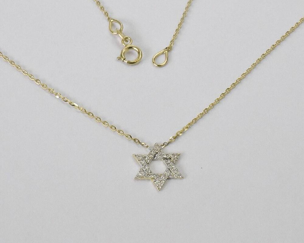 Round Cut 18k Gold Diamond Star Charm Necklace Pave Diamond Star Necklace For Sale