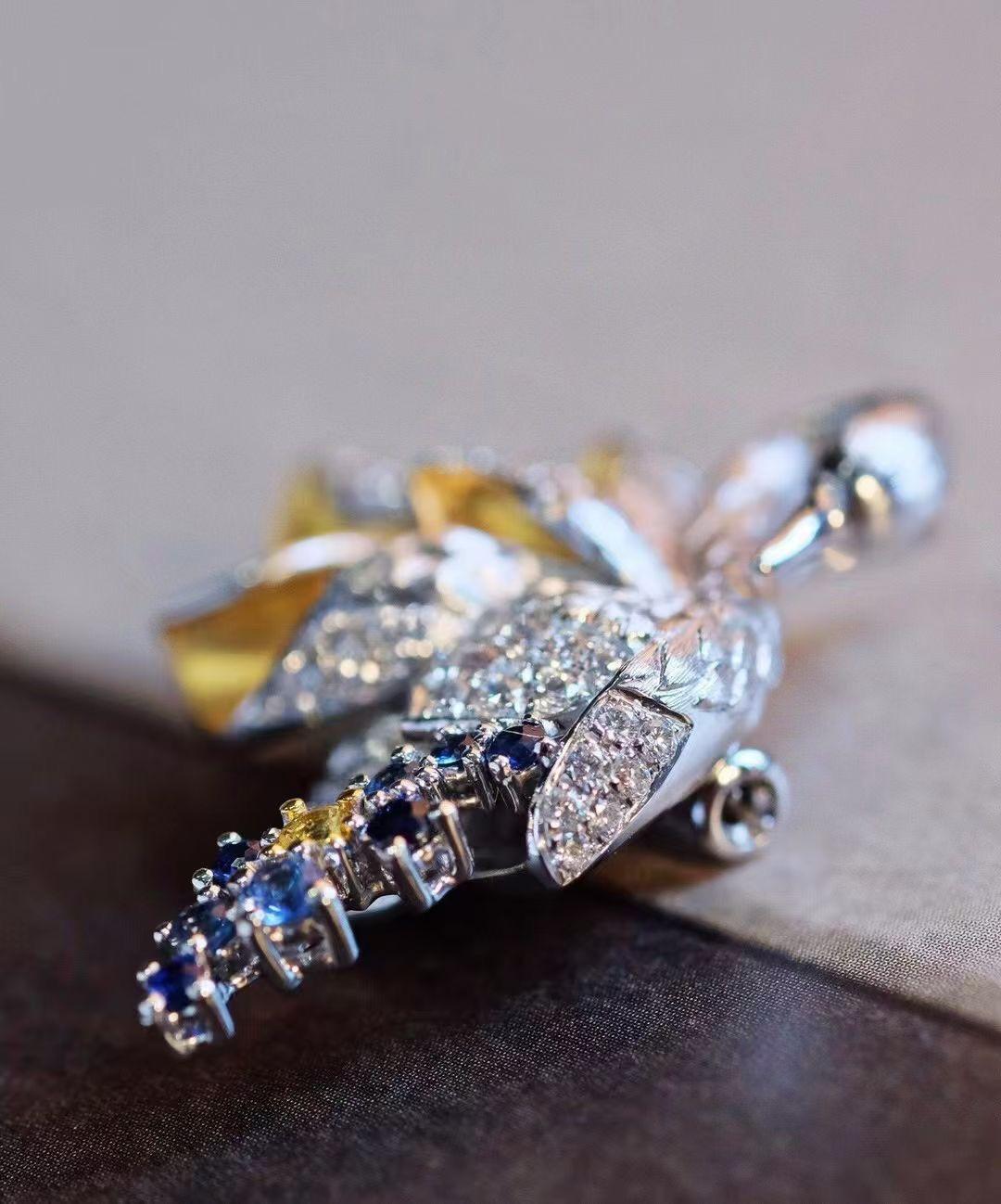 Round Cut 18K Gold Diamond Swan Brooch/Pendant with Yellow Sapphire and Blue Sapphire For Sale