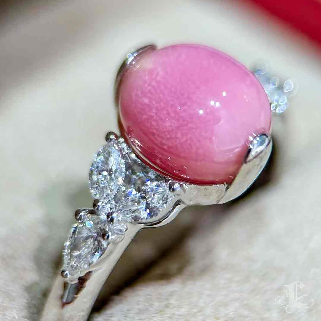 Women's 【Conchéa】Flame Petal Bloom Conch Pearl & Diamond Ring — 2.8ct For Sale