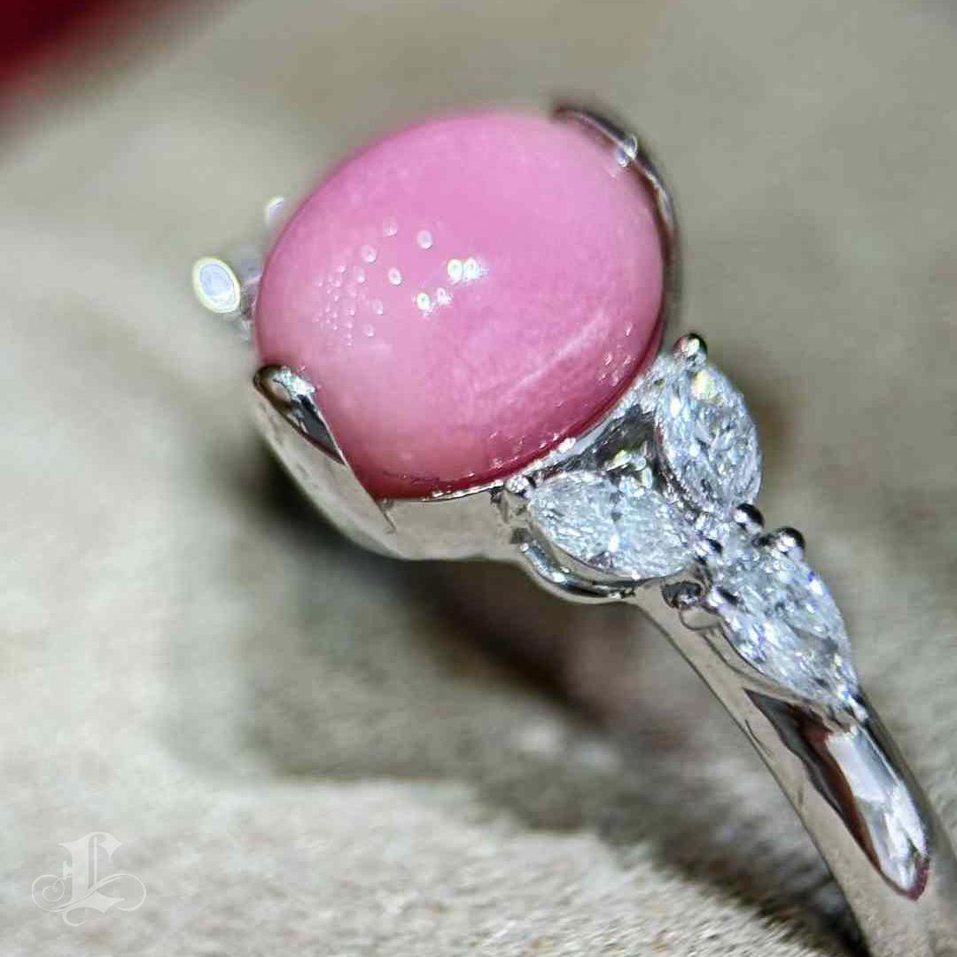 【Conchéa】Flame Petal Bloom Conch Pearl & Diamond Ring — 2.8ct For Sale 3
