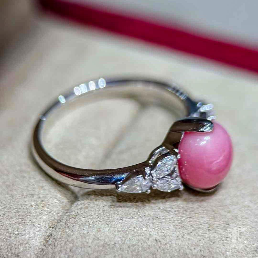【Conchéa】Flame Petal Bloom Conch Pearl & Diamond Ring — 2.8ct For Sale 4