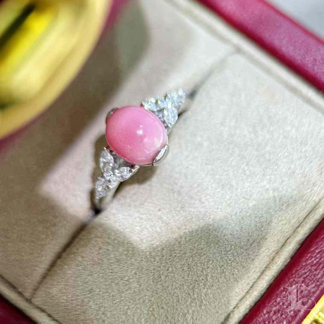 【Conchéa】Flame Petal Bloom Conch Pearl & Diamond Ring — 2.8ct For Sale 6
