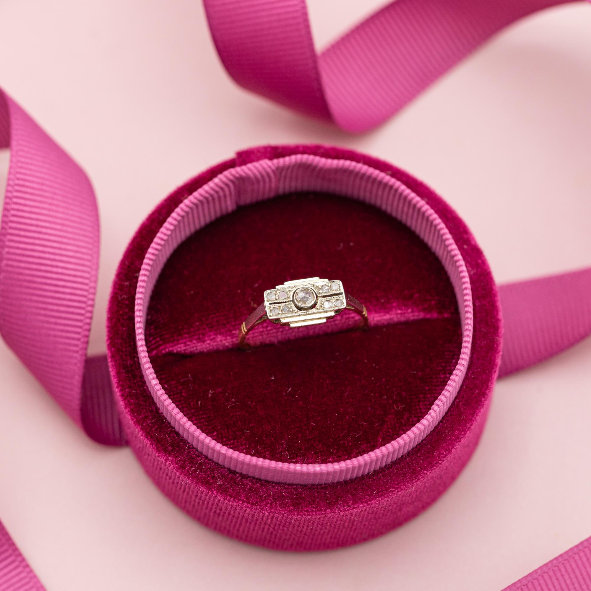 18k Gold diamond tank ring - family heirloom - Art Deco, Antique engagement ring In Good Condition In Antwerp, BE