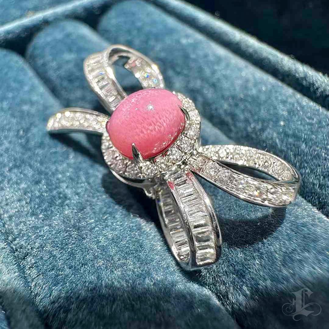 Conchéa】 Gioiello di perle Akoya e conchiglia convertibile a 4 vie Ribbon Bloom - 1,39ct In condizioni Nuovo in vendita a New York, NY