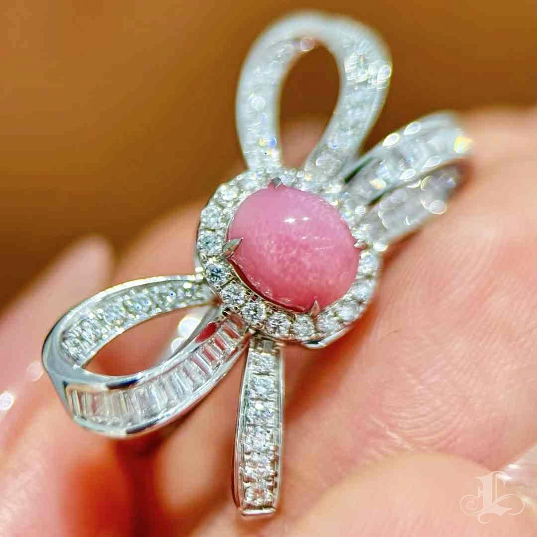 Conchéa】 Gioiello di perle Akoya e conchiglia convertibile a 4 vie Ribbon Bloom - 1,39ct in vendita 3