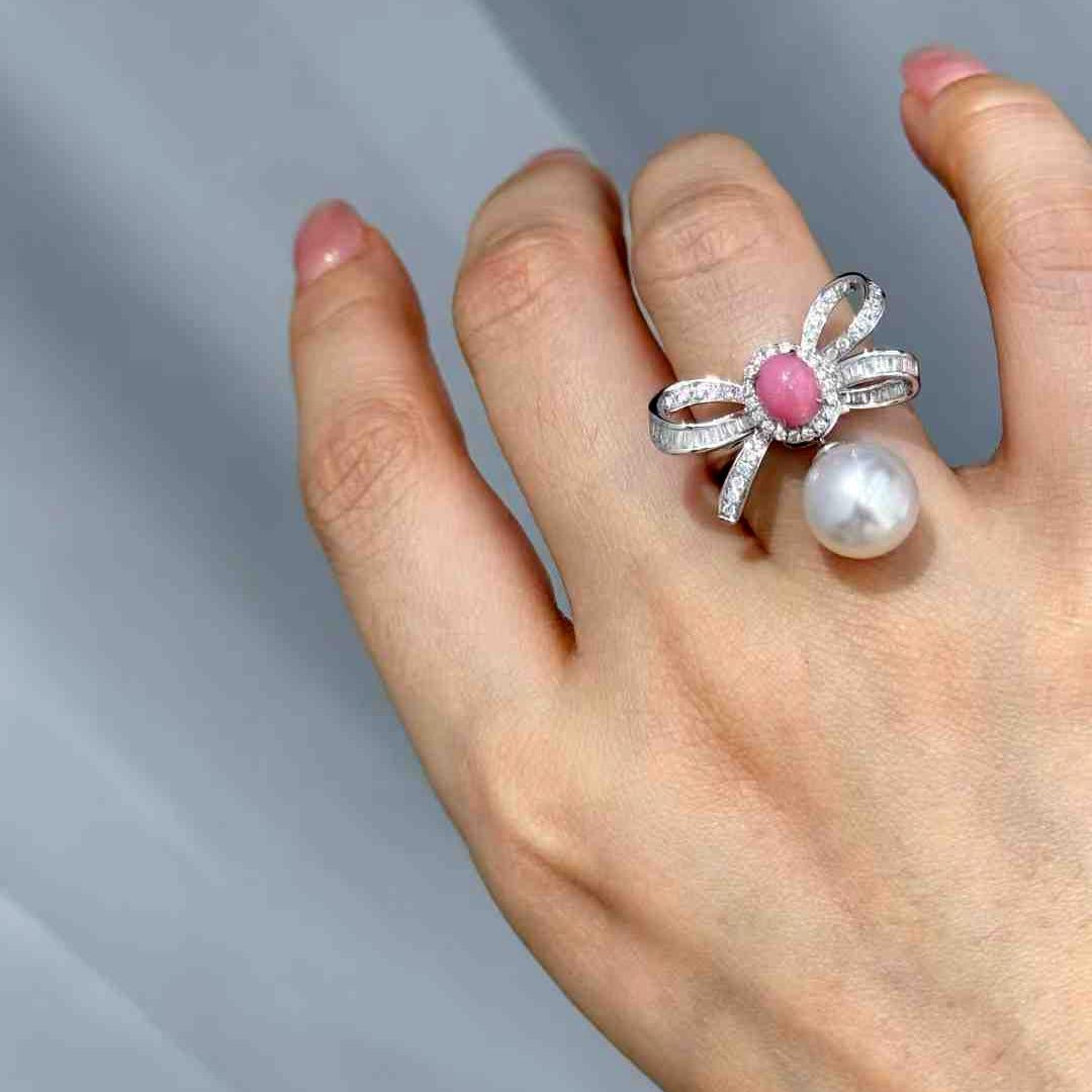 Conchéa】 Gioiello di perle Akoya e conchiglia convertibile a 4 vie Ribbon Bloom - 1,39ct in vendita 6