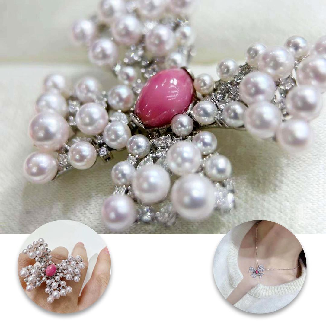 Con una grazia celestiale, questo Jewell convertibile presenta una perla conchiglia rosa fenicottero incastonata nel cuore di una composizione floreale a stella, circondata da luminose perle Akoya e accenti di diamanti.
Il design a tre vie si