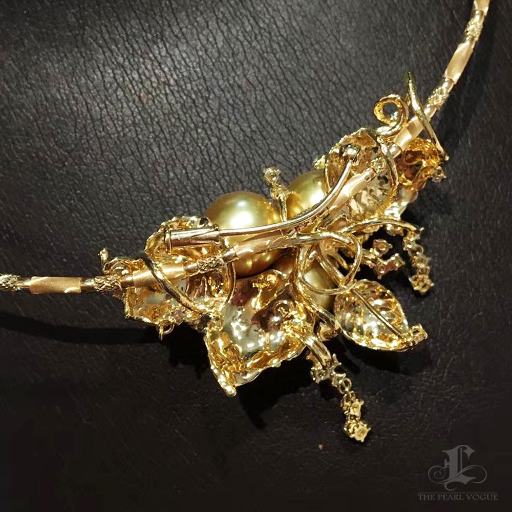 Diamond Dust Leaf Convertible South Sea Pearl Brooch Necklace with 18K Collar In New Condition In New York, NY
