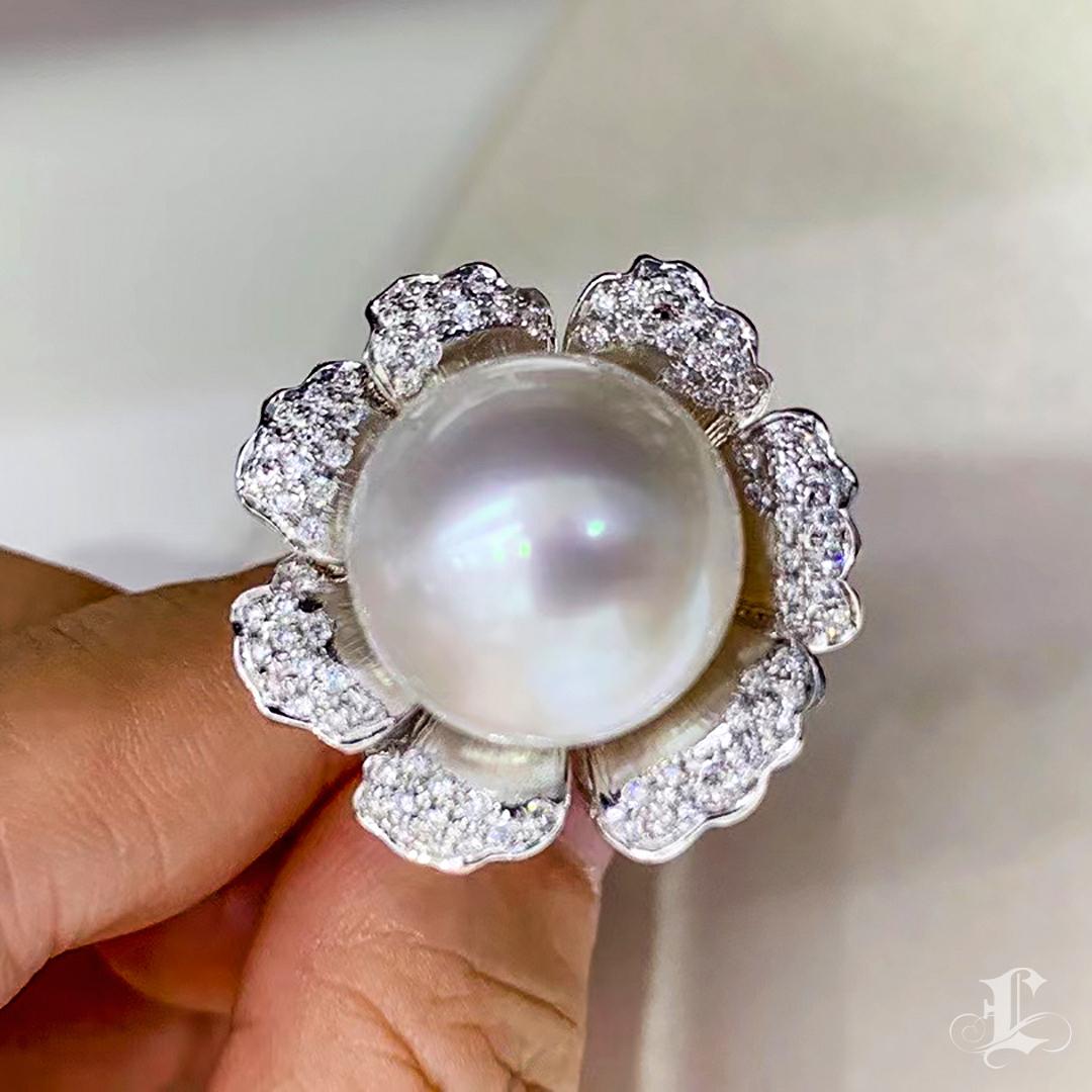 【Vine Symphony】Convertible Blossom South Sea Pearl Diamond Statement Jewelry In New Condition For Sale In New York, NY