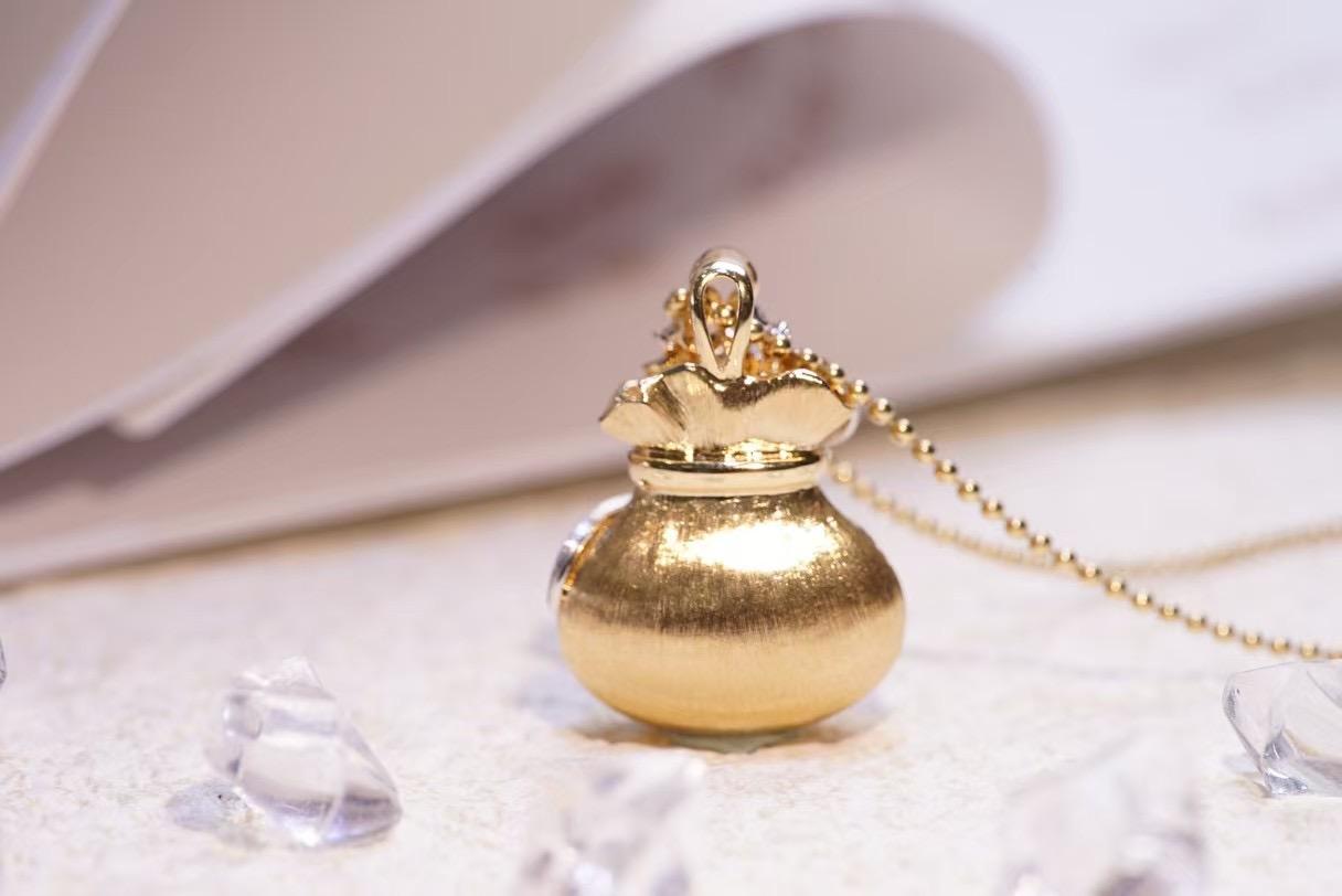 Collana con ciondolo 