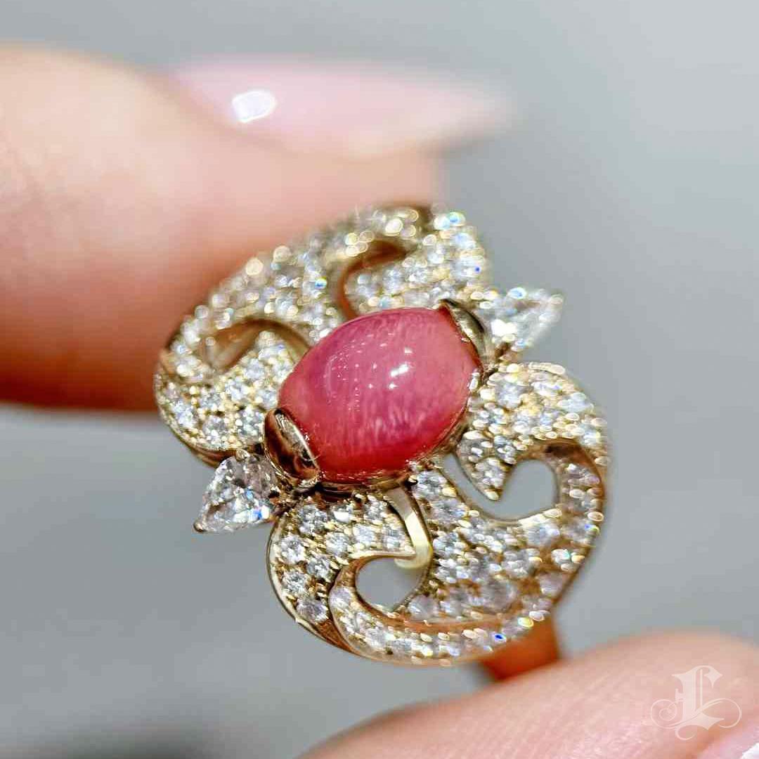 【Conchéa】Flaming Grace Vintage Conch Pearl & Diamond Ring — 1.65ct For Sale 4